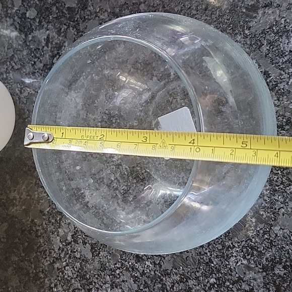 4 Tabletop Glass Vases - Picture 5 of 7